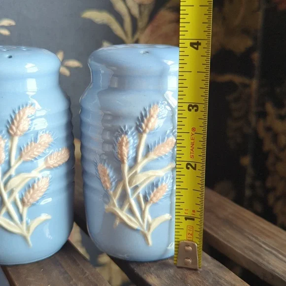 Japanese Vintage Ceramic Salt And Pepper Shakers Light Blue With Wheat Design - Picture 8 of 9